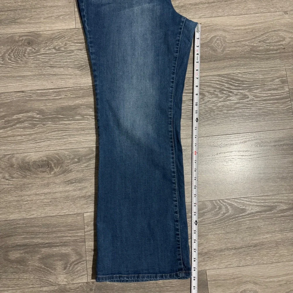 Westport Signature Fit Bootcut Jeans Women 22W 42x30 Embroidered Pockets Stretch